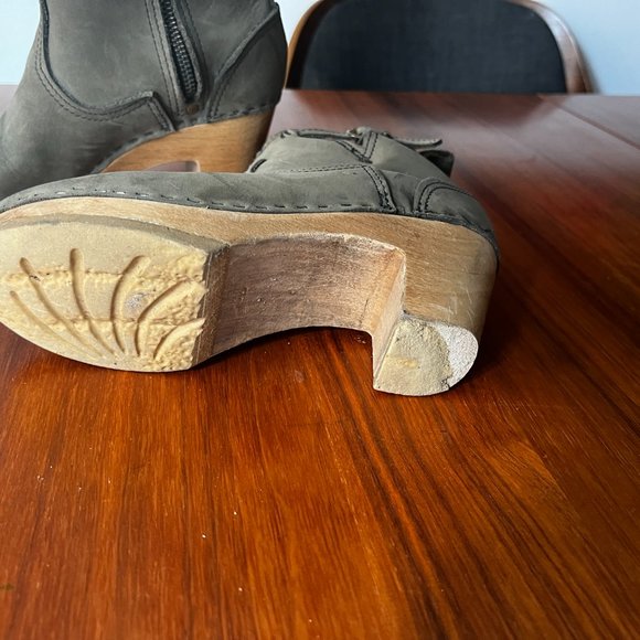 No 6 Clog Boots - Picture 3 of 4